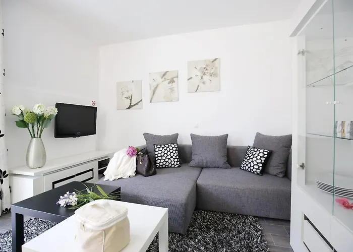 Nicole Design